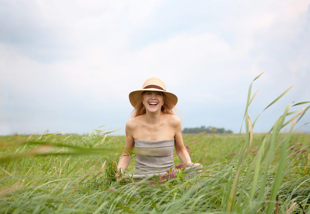 Fabelaktige Maria Schneider, årets Artist in Residence, vil samtale om liv og musikk med Jazznytt18s Audun Vinger på Moldejazz 18. juli. (pressefoto: Briene Lermitte)