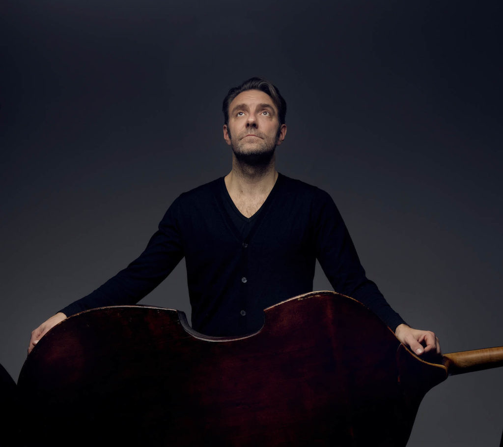 Mats Eilertsen snur oppned på hva en bassist kan gjøre på det nye albumet Reveries and Revelations. (pressefoto)