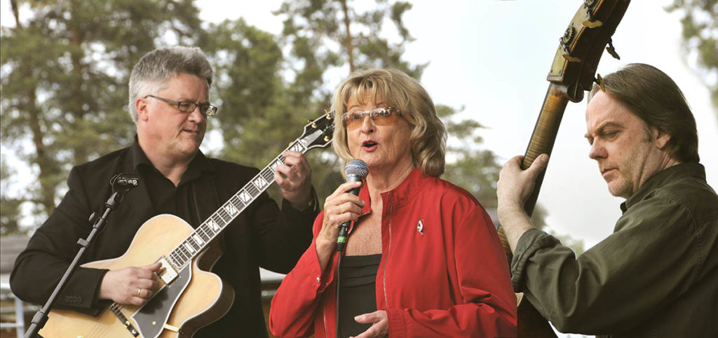 Karin Krog spiller med sine faste våpendragere i the in-between-times, Staffan William-Olsson og Terje Gewelt, på Blå 20. september og hun er høyaktuell på andre kanter med kultsingelen 