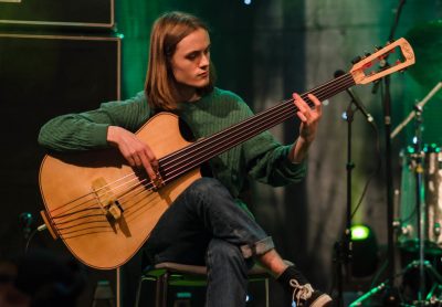 NTT:  Harpe til besvær og bass til begjær